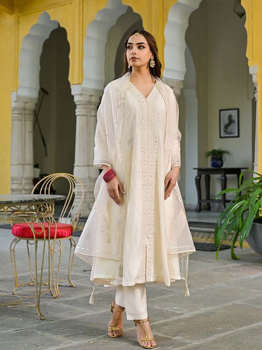 Vaamsi Off White Silk Blend Embroidered Kurta with Pant and Dupatta (Set of 3)