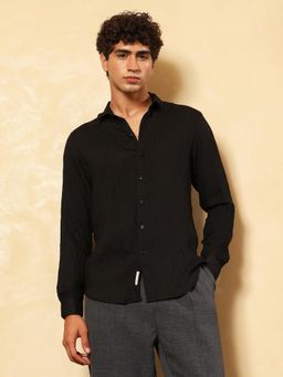 Campus Sutra - Men's Onyx Black Solid Creased-Tactile Casual Shirt