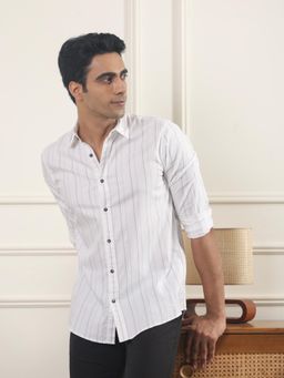 Subtract - Men White Striped Comfort Fit Spread Collar Casual Shirt