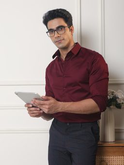 Subtract - Men Maroon Slim Fit Solid Spread Collar Cotton Satin Evening Shirt