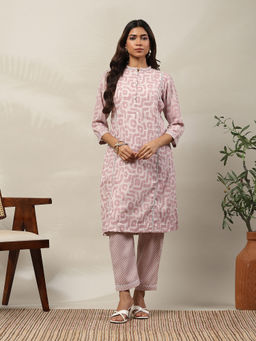 Garden VARELI - Women Pleated Silk Blend Kurta with Pant