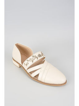 RNG Safawala - Ivory Cummerband Peshawaris Juttis
