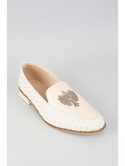 RNG Safawala - Ivory Lucknowi Crown Juttis