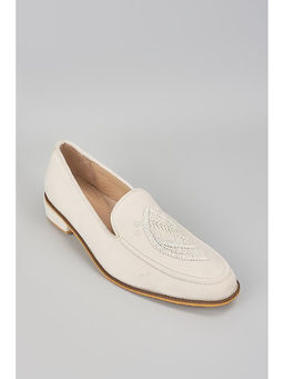 RNG Safawala - Off White Embroidered Juttis