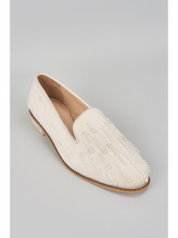 RNG Safawala - Off White Embroidered Juttis