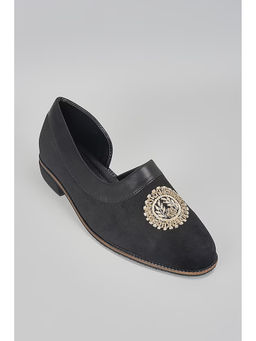 RNG Safawala - Black Embroidered Peshawaris Juttis