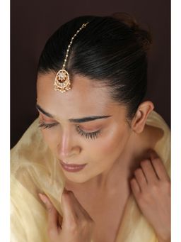 RIANA JEWELLERY - Gold Finish Small And Delicate Chandshaped White Maangtikka