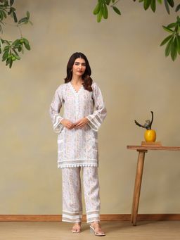 Bani Women - Sky Blue Floral Printed Kurta and Pant