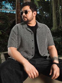 Instafab Plus - Mens Black Geometric Half Sleeves Regular Casual Shirt