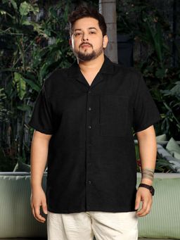 Instafab Plus - Mens Black Solid Half Sleeves Relaxed Casual Shirt