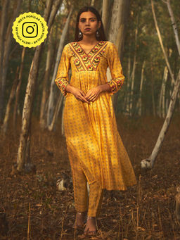 Baise Gaba - Yellow Bee Balm Kurta (Set Of 2)