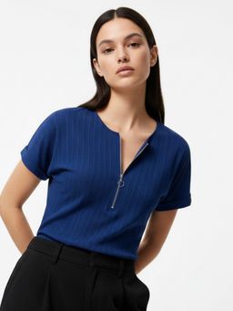 Outzidr - Blue Extended Shoulder With Front Zipper Detail Top