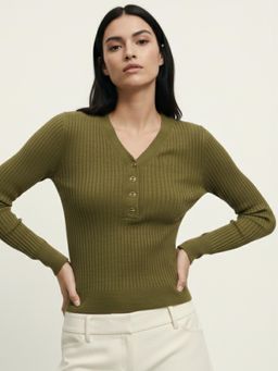 Outzidr - Beige Full Sleeve V Neck Buttoned Fitted Top