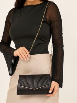 Styli - Women's Textured Chain Strap Clutch - Black