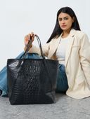 Black color option, Sold out, Currently selected