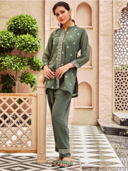 Women Plus - Women Green Georgette Silk Co-Ord Set