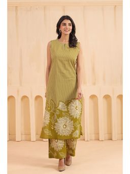 SAVI - Women Green Pure Cotton Kurta with Pant