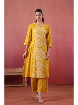 SAVI - Women Yellow Pure Cotton Kurta with Pant