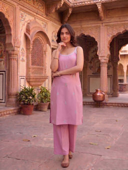 INDDUS - Women Floral Thread Embroiderd Kurta with Pant