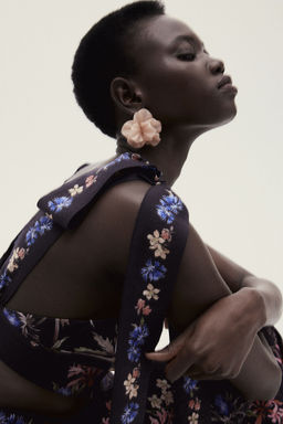 H&M - Women Gold Flower-Shaped Stud Earrings