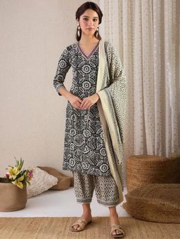Gahan - Womens Grey Floral Printed Kurta with Pant & Dupatta
