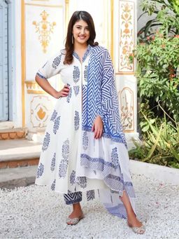 Gahan - Womens Blue Printed Kurta with Pant & Dupatta