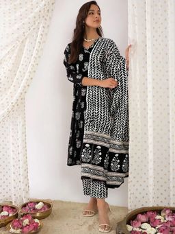 Gahan - Womens Black Floral Printed Anarkali Kurta with Pant & Dupatta