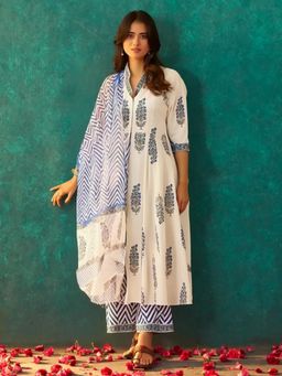 Gahan - Womens White Floral Printed Kurta with Pant & Dupatta