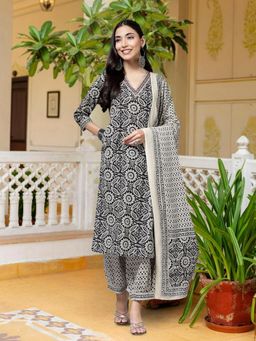 Gahan - Womens Grey Floral Printed Kurta with Pant & Dupatta