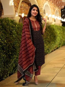 Gahan - Womens Black Printed Kurta with Pant & Dupatta