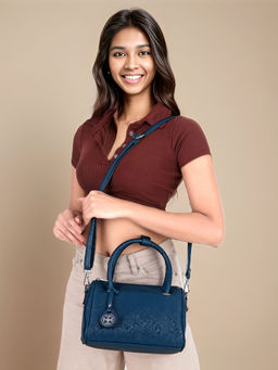 Toteteca - Classic Shoulder Bag
