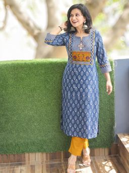 DESI SANDOOK - Women's Blue Embroidered Dabu Printed Kurta