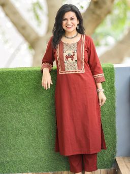 DESI SANDOOK - Woman's Barn Red Mirror Work Camel Yoke Kurta