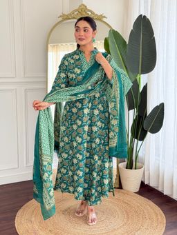 SIJOPA - Green Cotton Mandarin Neck Floral Printed Kurta Set