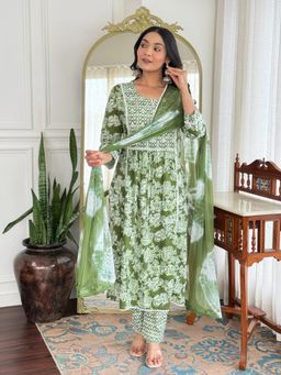 SIJOPA - Green Cotton Keyhole Neck Floral Printed Kurta Set