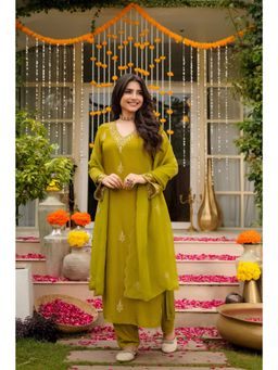 WOOMN - Green Bloom Pure Russian Silk Kurta with Pant and Dupatta
