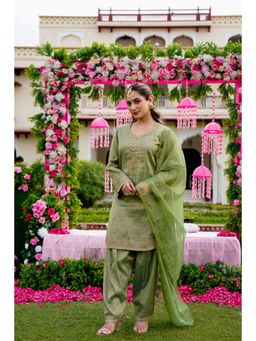 WOOMN - Green Embroidered Straight Kurta with Pant and Dupatta