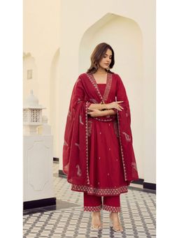 WOOMN - Embroidered Chanderi Kurta with Pant and Dupatta