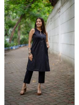 Sutra Art of Clothing - Black Khadi Cotton Kurta And Pant Set
