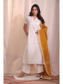 Sutra Art of Clothing - Handloom Off White Kurta And Palazzo With Dupatta