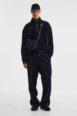 H&M - Men Black Loose Fit Sweatpants