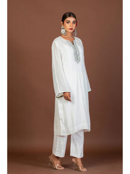 Jiraazi - White and Black Piping Sheeba Kurta