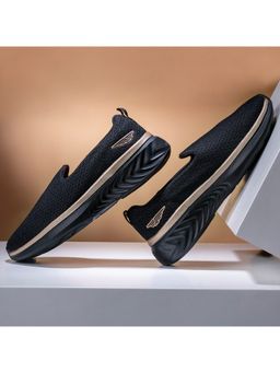 Red Tape - Women Textured Black Walking Shoes