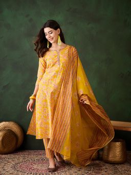 Vastramyaa - Mustard Floral Printed Kurta with Pant and Dupatta (Set of 3)