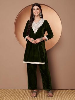 Poshak Hub - Green Embroidered Kurta and Pant