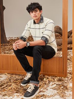 CRIMSOUNE CLUB - White Checks Regular Fit Sweater