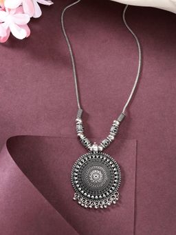 Gahan - Women Silver-Toned Circular Shape Pendant With Chain