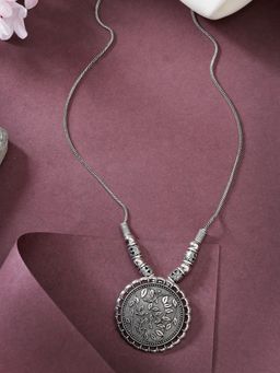 Gahan - Women Silver-Toned Circular Shape Pendant With Chain