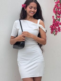 Outzidr - White Solid One Shoulder Bodycon Party Dress