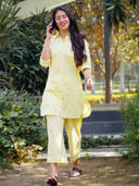 Yellow color option, Currently selected